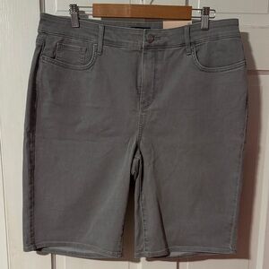NYDJ NWT Women's Briella Short Charisma Gray Size 16; 11"